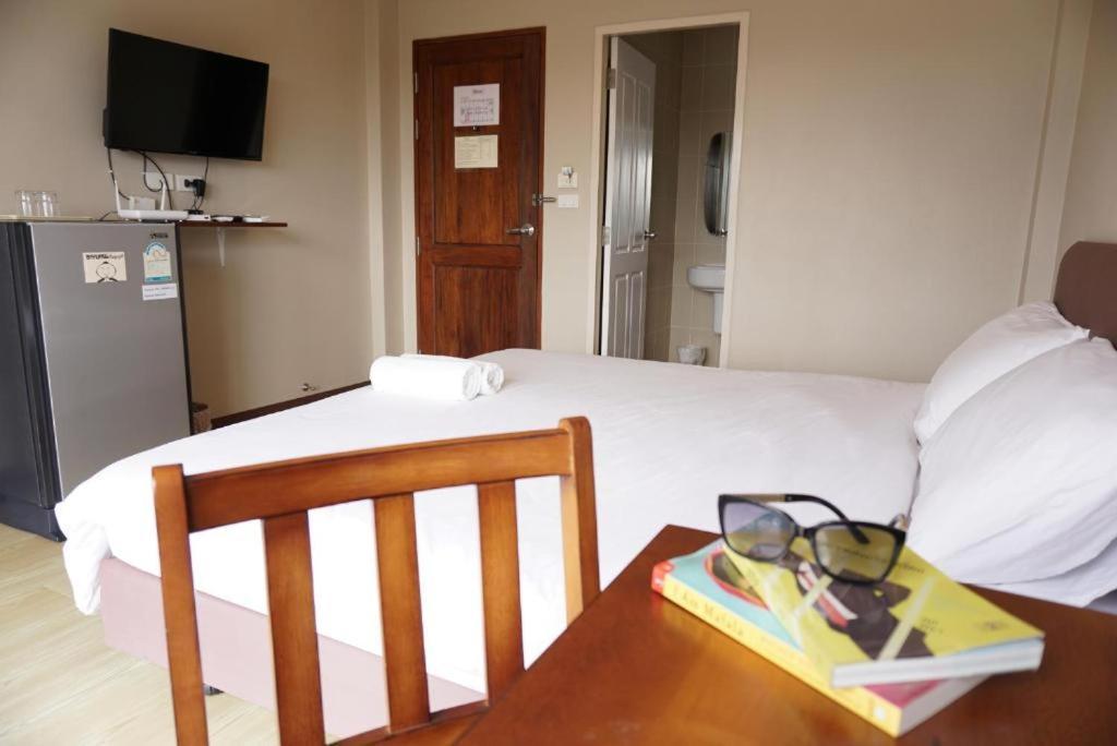 Chompu Nakarin Apartment Trang Esterno foto