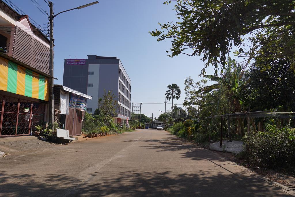 Chompu Nakarin Apartment Trang Esterno foto