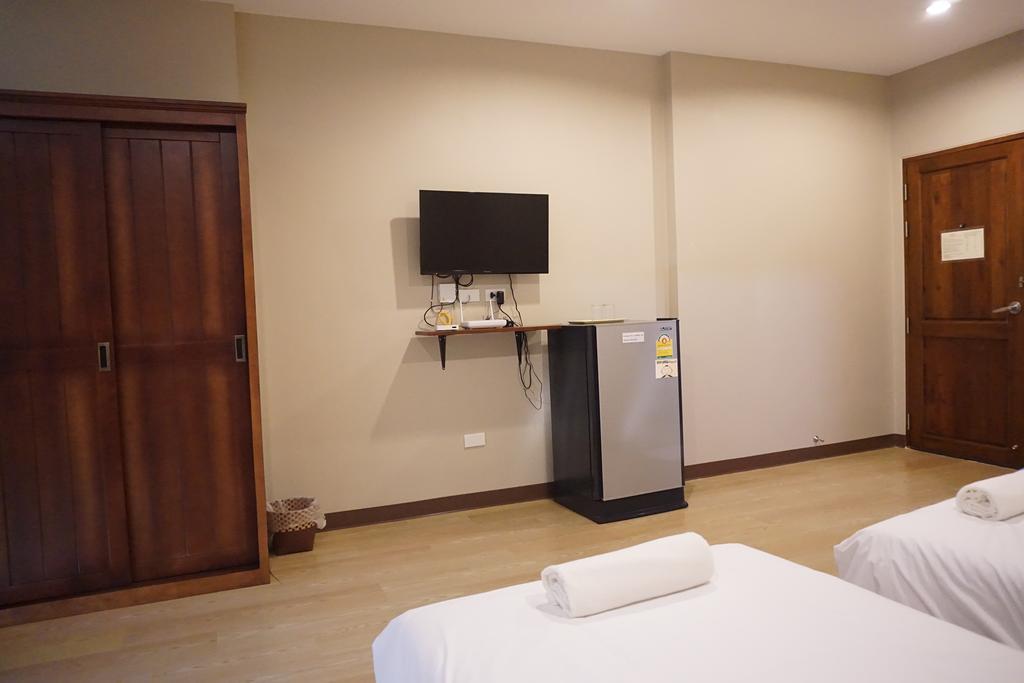 Chompu Nakarin Apartment Trang Esterno foto