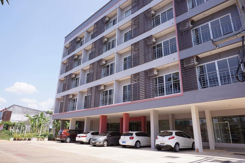 Chompu Nakarin Apartment Trang Esterno foto